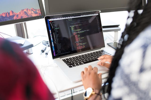 Looking for the best Node.js development companies in the USA? Explore our detailed list of the top 15 firms in 2025, covering headquarters, founding year, employee count, completed projects, and reference customers. Find the right partner for your next project!