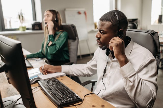 Explore top AI-Powered Customer Support Solutions in USA with key features, industries served, pricing, and direct links to leading platforms like Zendesk, Intercom, and more
